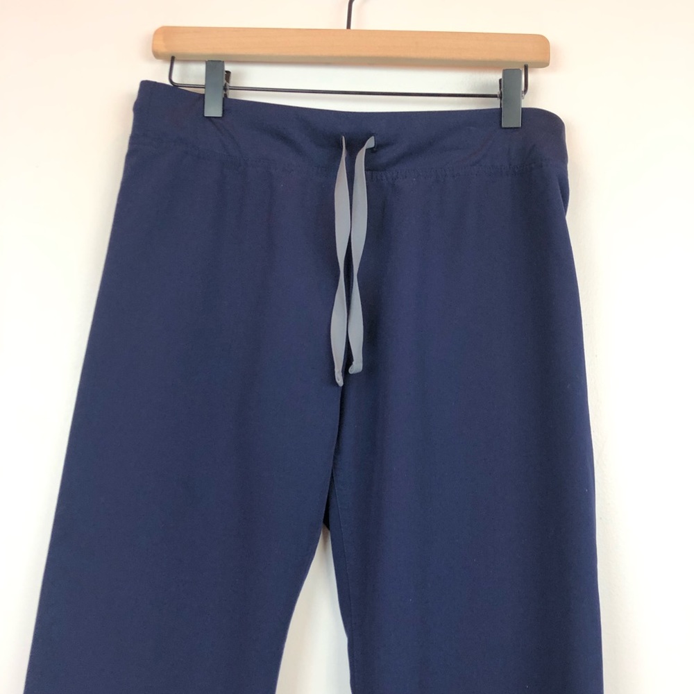 FIGS Casma Top Livingston Bottom Scrub Set Medical - Picture 7 of 15